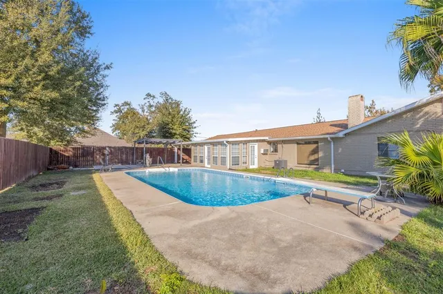 $2,500 | 4900 East St Charles Avenue, Lake Charles, LA 70605