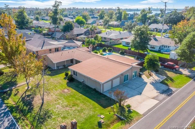 $2,500 | 4900 East St Charles Avenue, Lake Charles, LA 70605