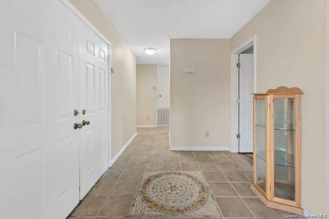 $2,500 | 4900 East St Charles Avenue, Lake Charles, LA 70605