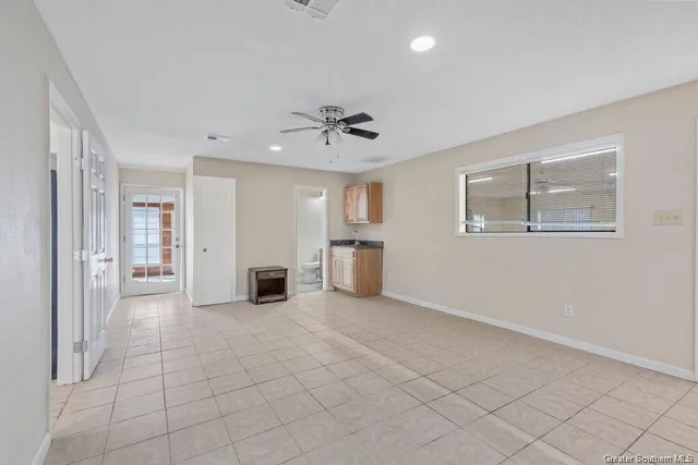 $2,500 | 4900 East St Charles Avenue, Lake Charles, LA 70605