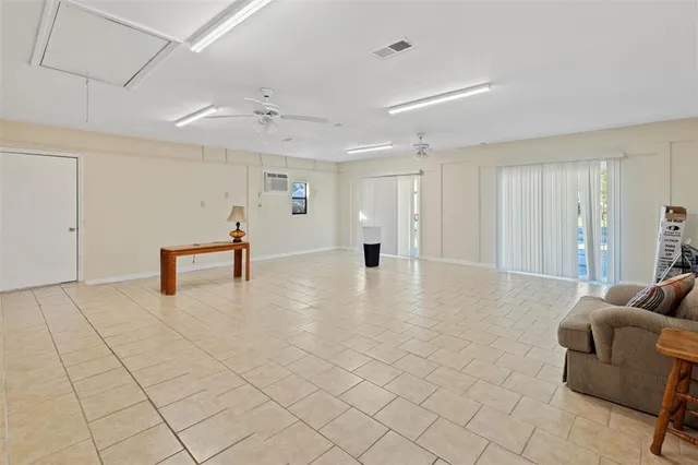 $2,500 | 4900 East St Charles Avenue, Lake Charles, LA 70605