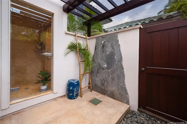 a view of a walk in closet