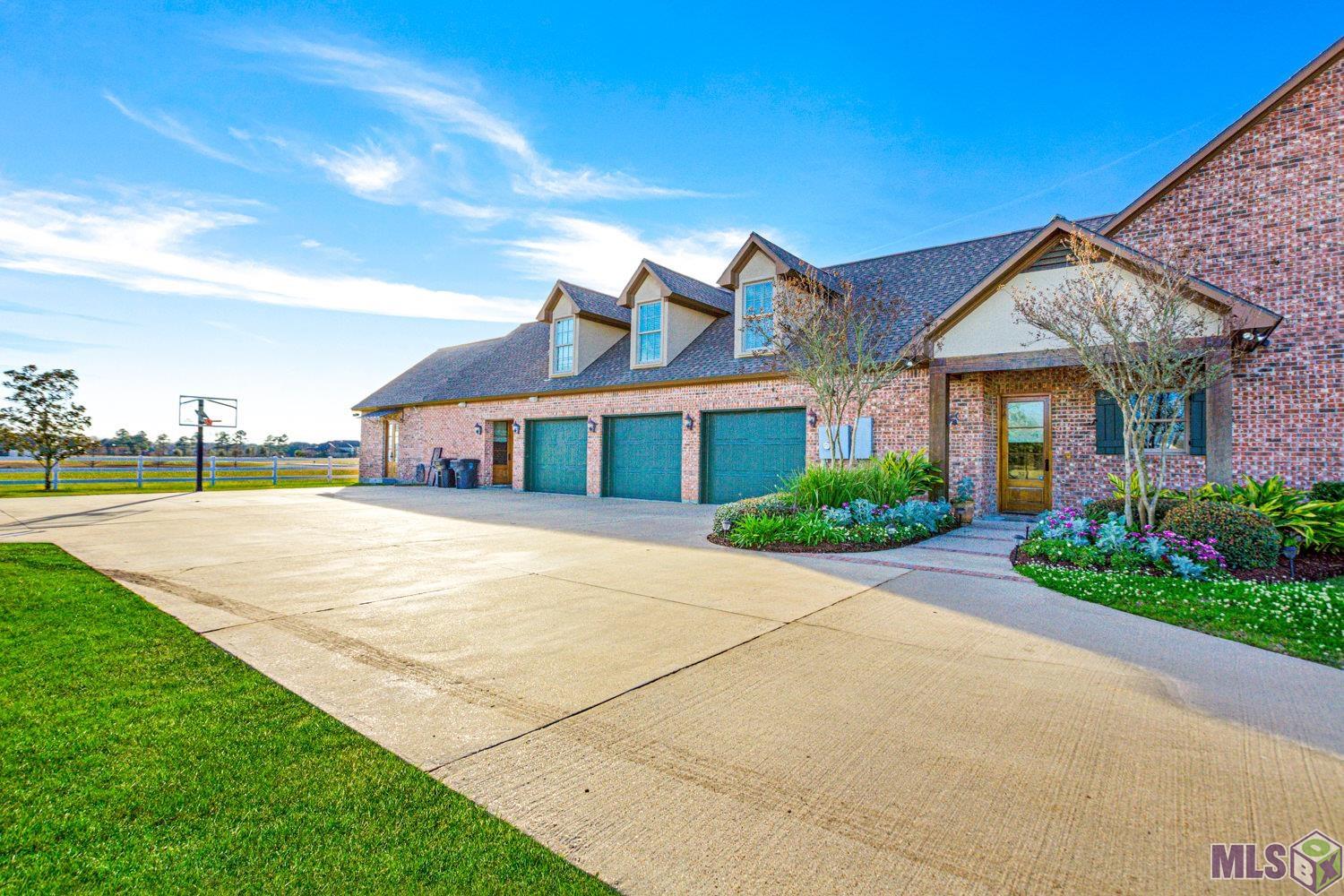 21808 Rabbit Run Drive Baton Rouge, LA 70817 - Photo 11 of 50 3 Car Garage