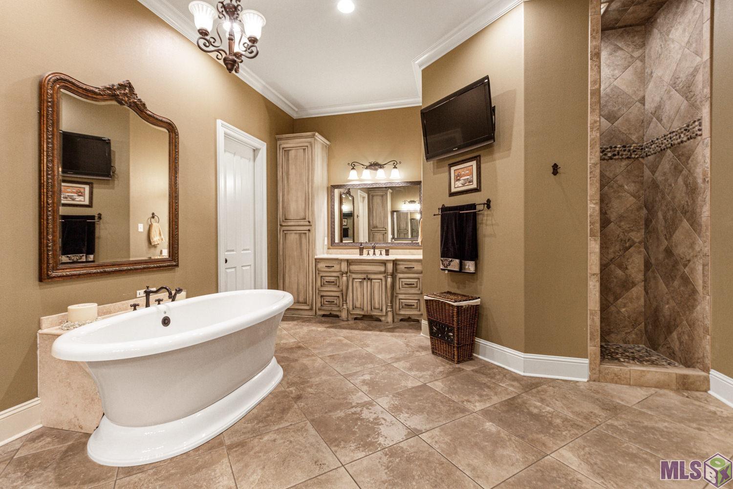 21808 Rabbit Run Drive Baton Rouge, LA 70817 - Photo 28 of 50 See Virtual Tour for inside shower