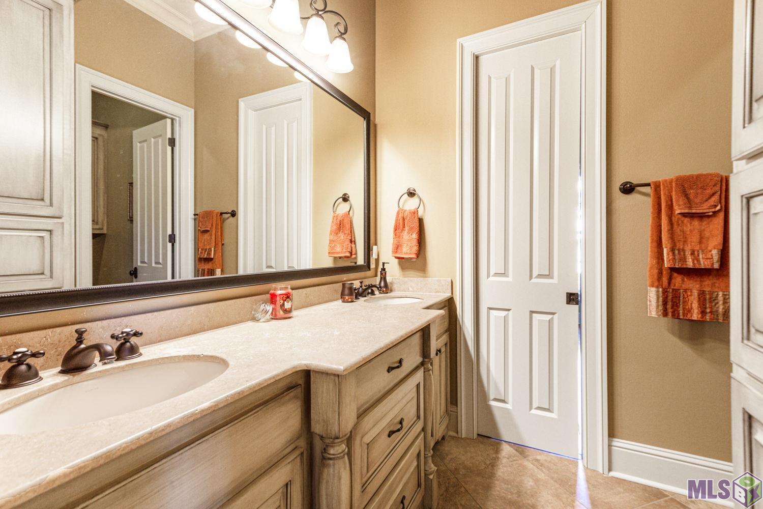 21808 Rabbit Run Drive Baton Rouge, LA 70817 - Photo 31 of 50 Hollywood Bath