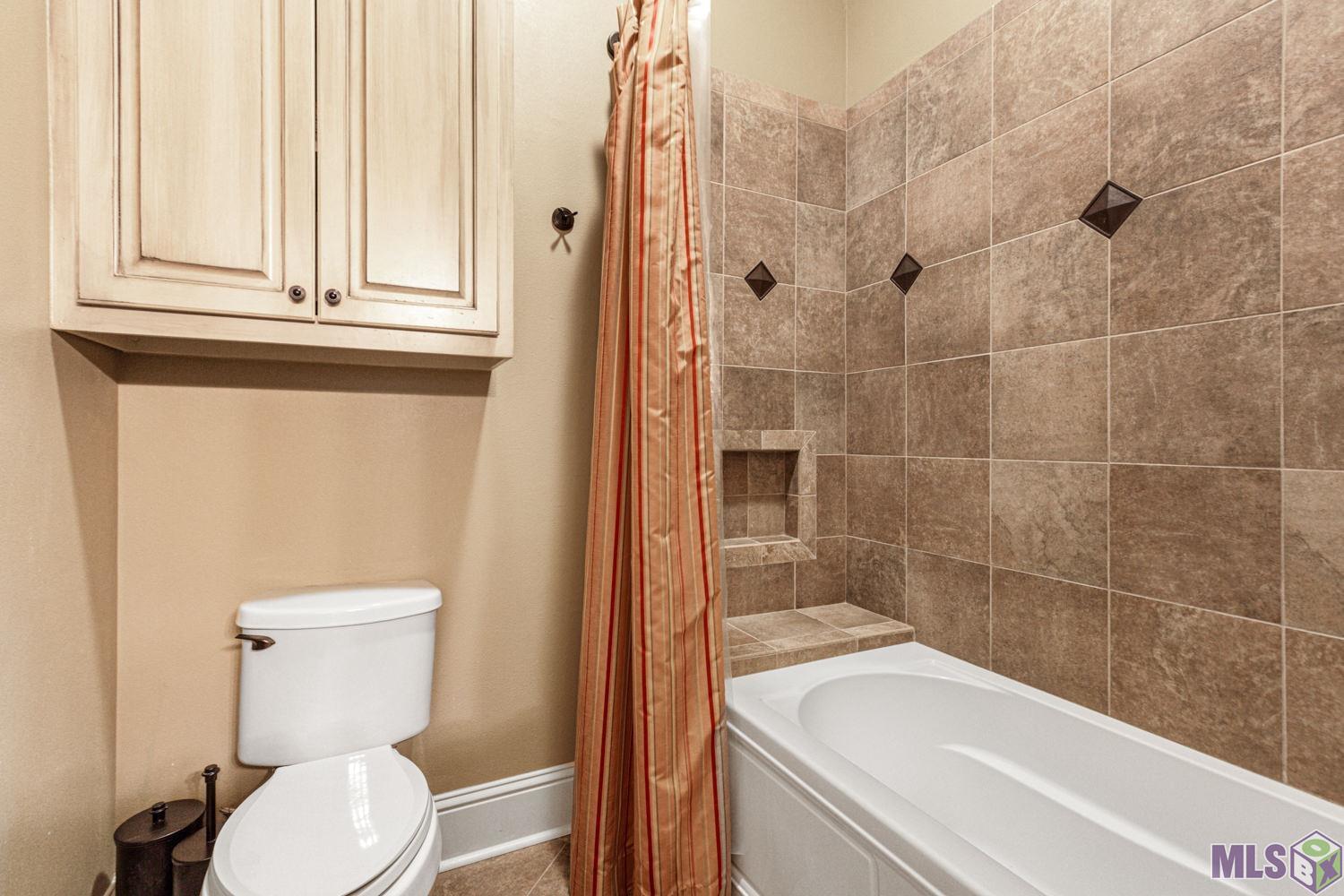 21808 Rabbit Run Drive Baton Rouge, LA 70817 - Photo 32 of 50 Private Area in Hollywood Bath