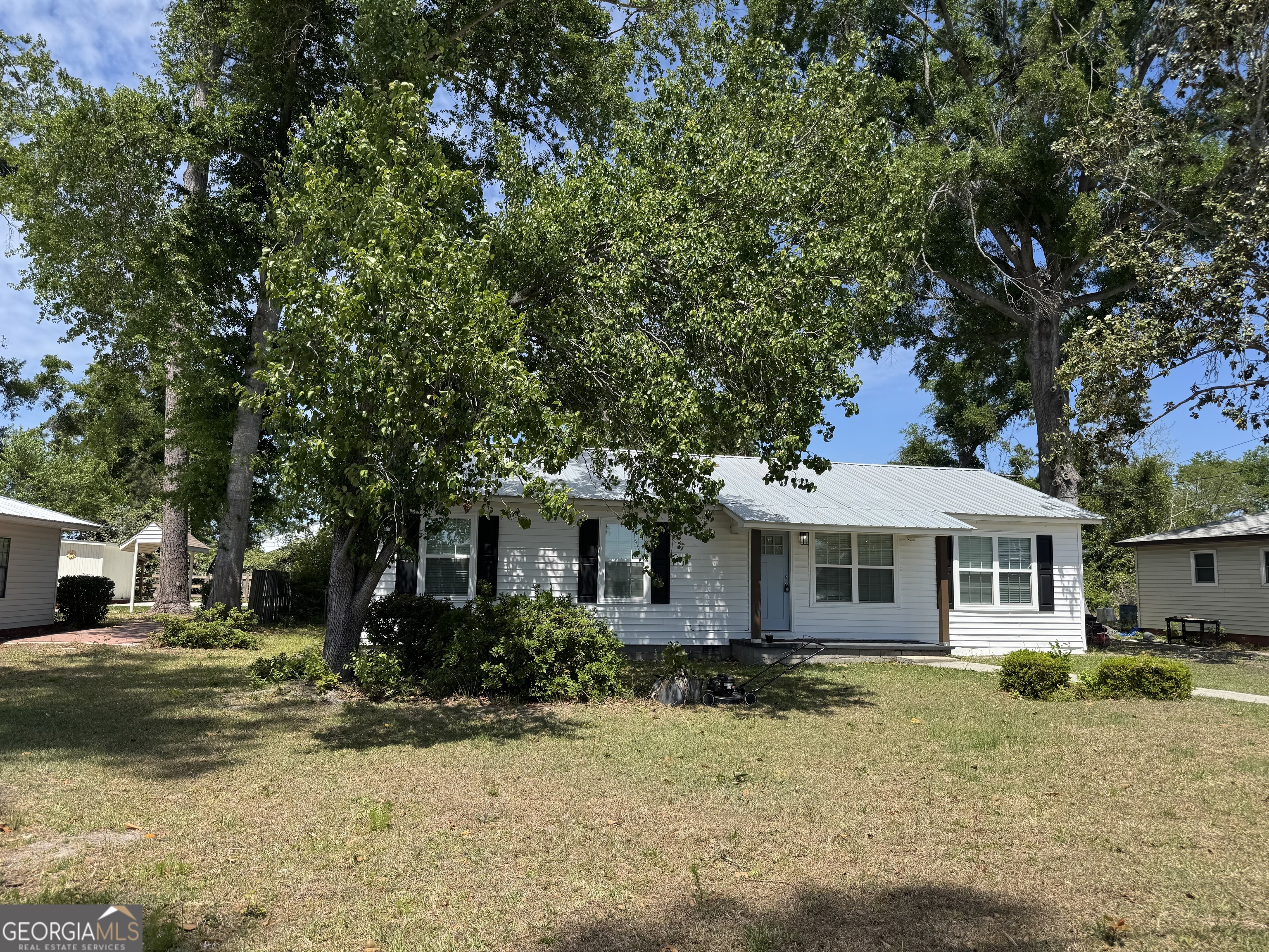 10 Grove Street Hazlehurst, GA 31539 - Photo 15 of 15 a front view of a house with a yard