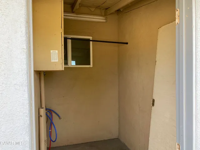 a view of a livingroom with a ceiling fan