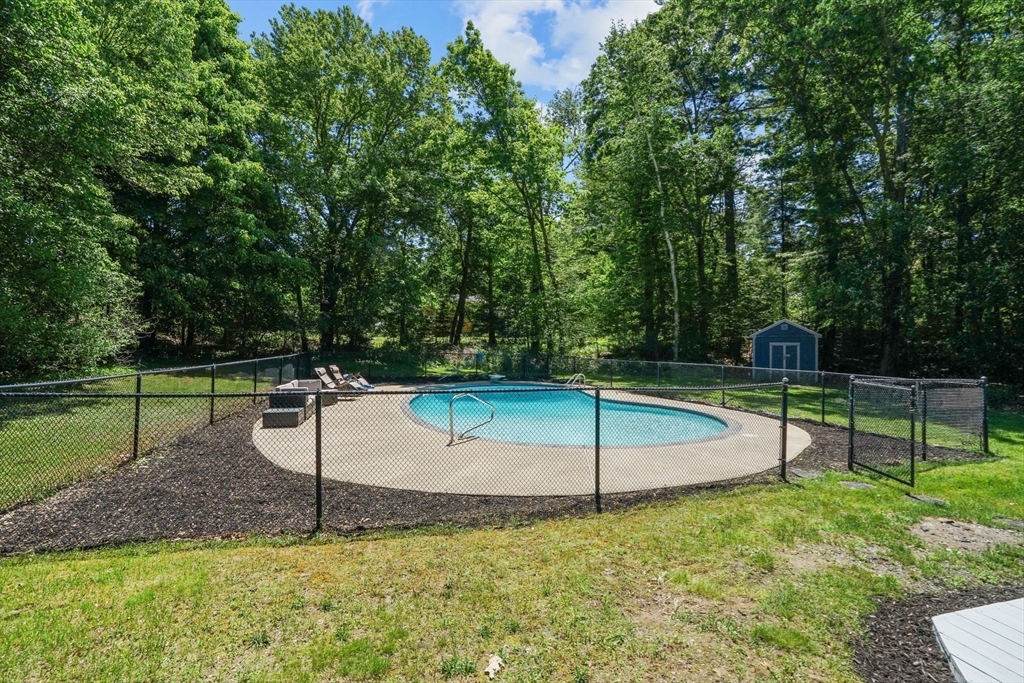 19 Stag Drive Billerica, MA 01821 - Photo 3 of 36