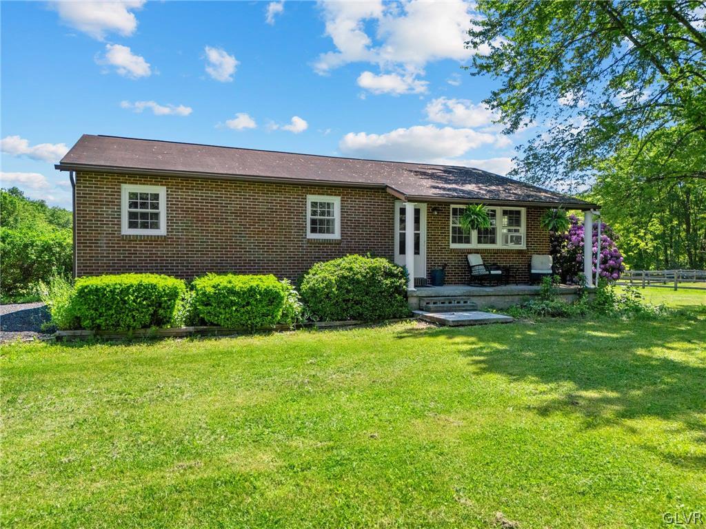 516 Weir Mountain Road Gilbert, PA 18331 - Photo 1 of 40