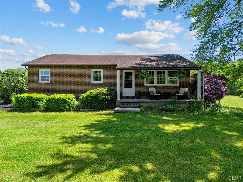 516 Weir Mountain Road Gilbert, PA 18331 - Photo 2 of 40