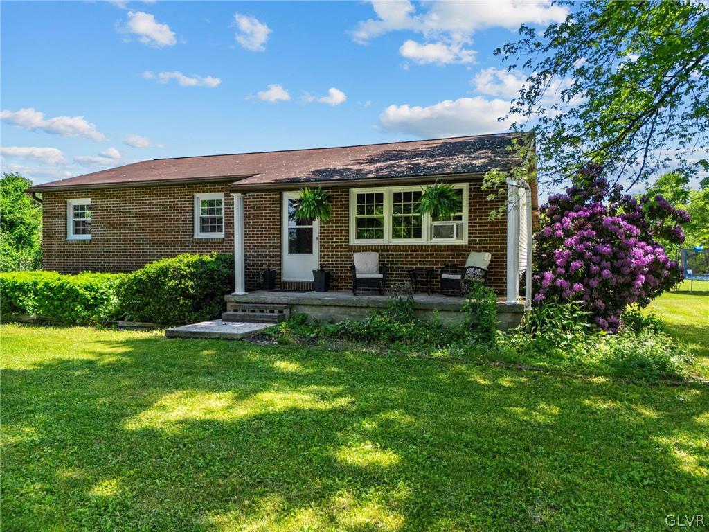 516 Weir Mountain Road Gilbert, PA 18331 - Photo 3 of 40