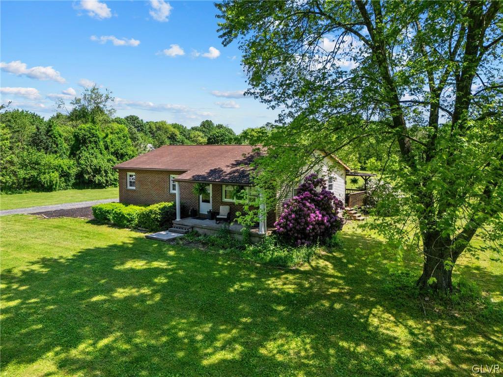 516 Weir Mountain Road Gilbert, PA 18331 - Photo 4 of 40