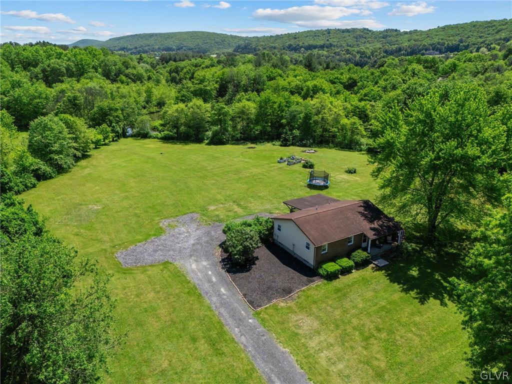 516 Weir Mountain Road Gilbert, PA 18331 - Photo 5 of 40