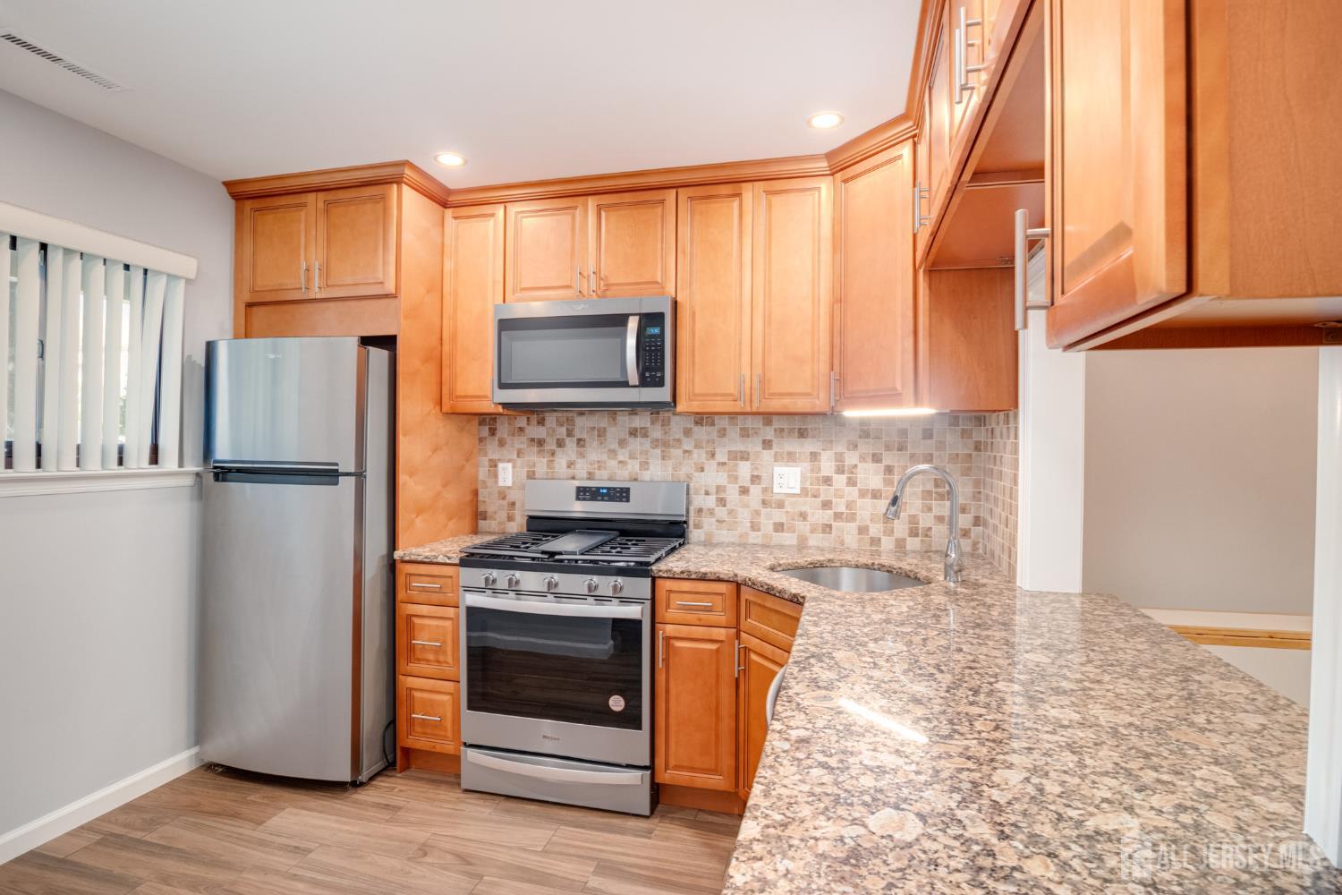 1 Orchid Court Edison, NJ 08820 - Photo 6 of 28