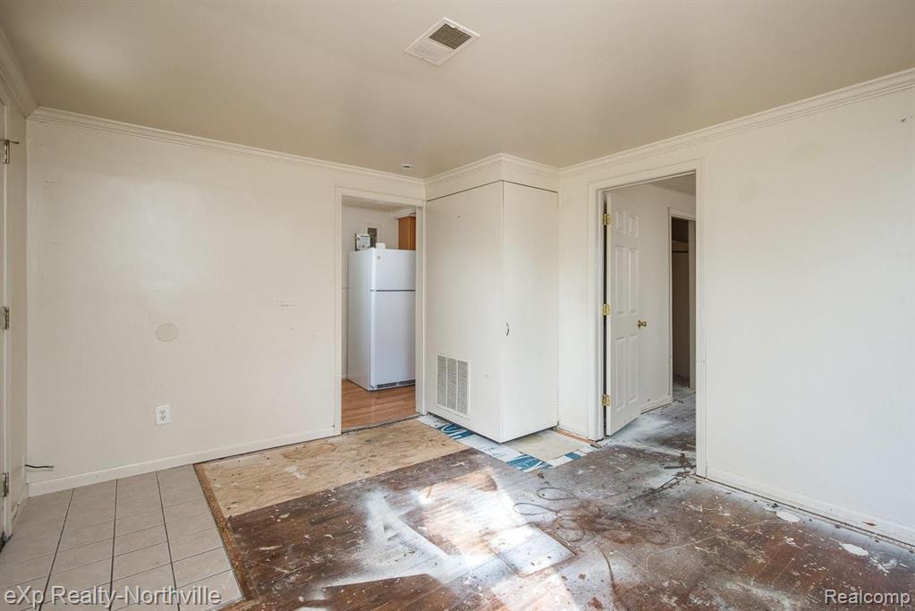 21730 Middlebelt Road Farmington Hills, MI 48336 - Photo 15 of 27