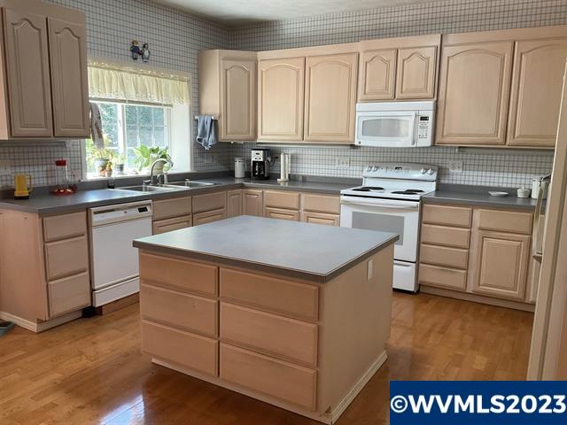 806 Southwest River Drive Dallas, OR 97338 - Photo 19 of 35