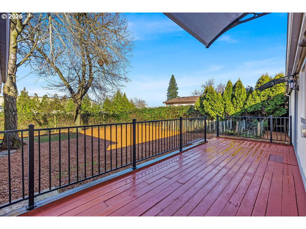 1477 June Way Woodburn, OR 97071 - Photo 29 of 34 a view of balcony with wooden floor