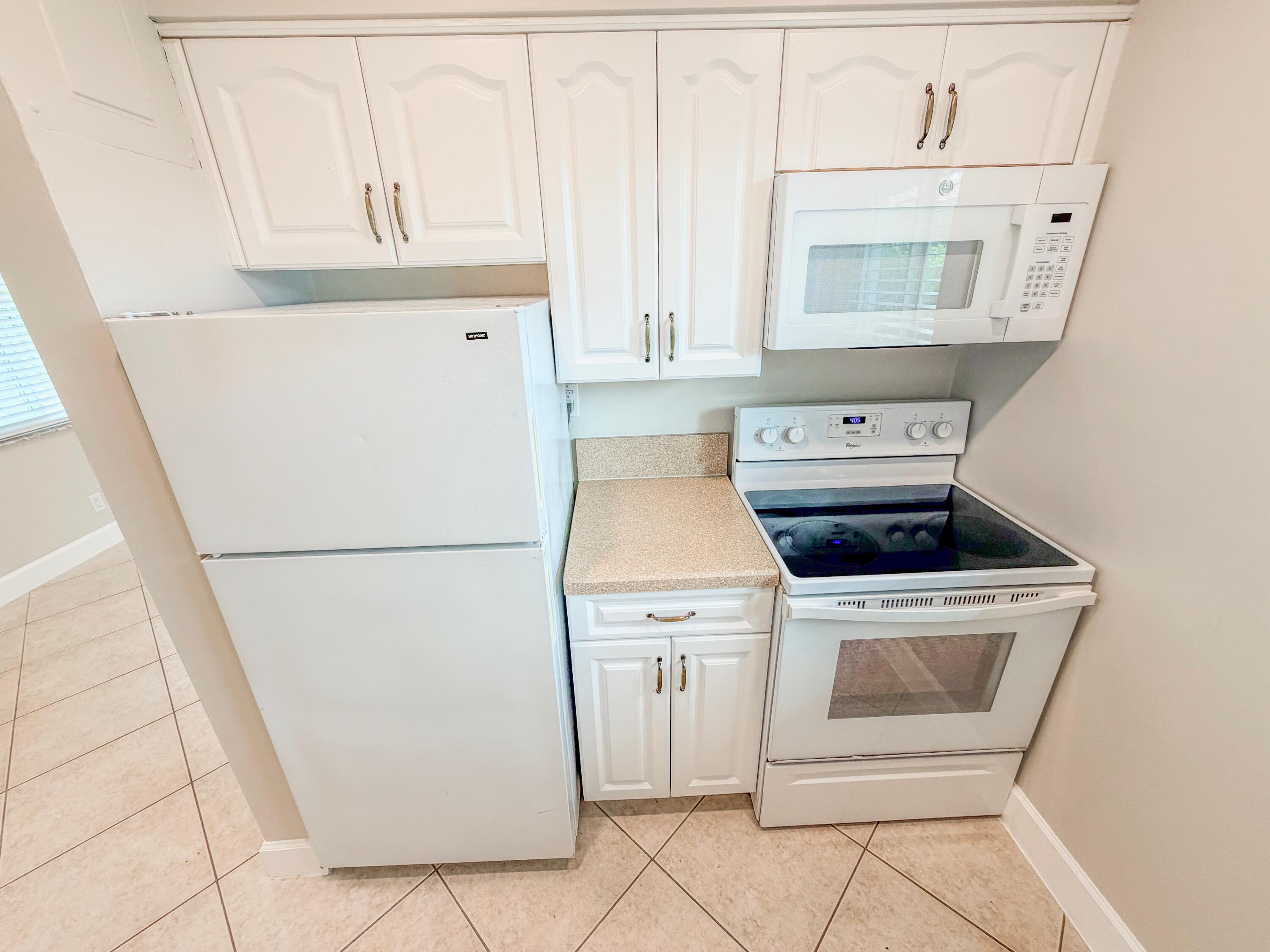 541 Northeast 44th Street, Unit C Boca Raton, FL 33431 - Photo 5 of 16 IMG_2099