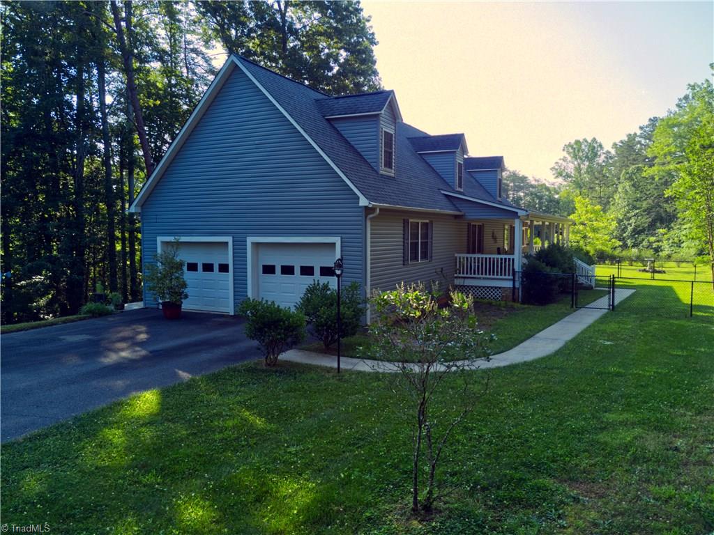 1189 Lane Farm Road Pinnacle, NC 27043 - Photo 2 of 30