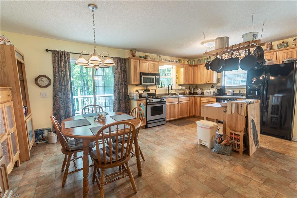 1189 Lane Farm Road Pinnacle, NC 27043 - Photo 11 of 30