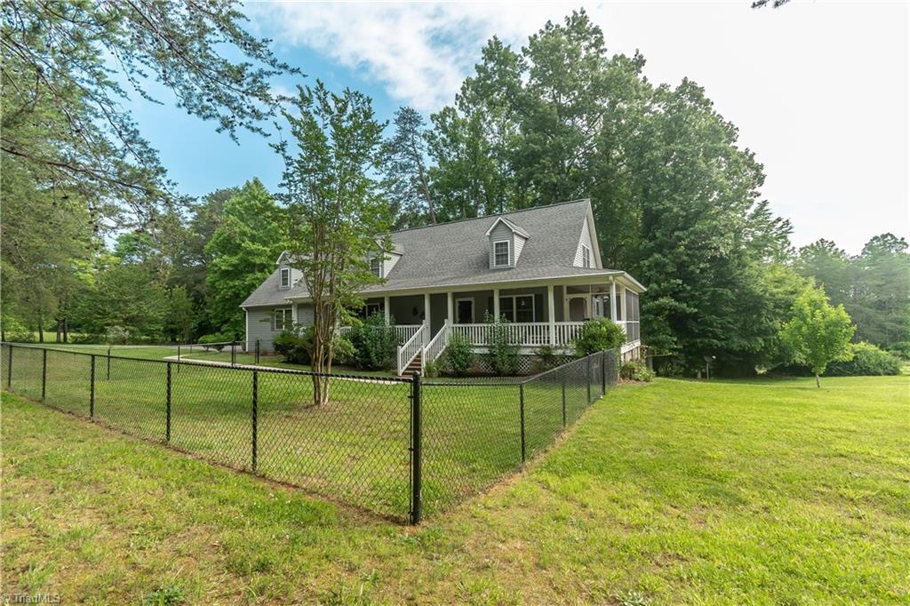 1189 Lane Farm Road Pinnacle, NC 27043 - Photo 4 of 30