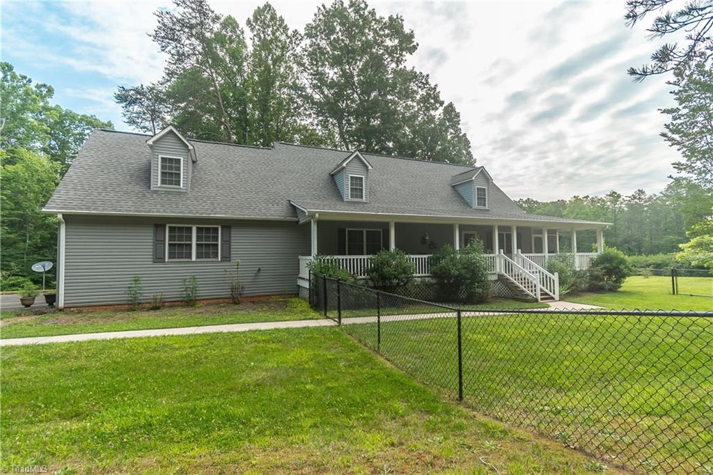 1189 Lane Farm Road Pinnacle, NC 27043 - Photo 5 of 30