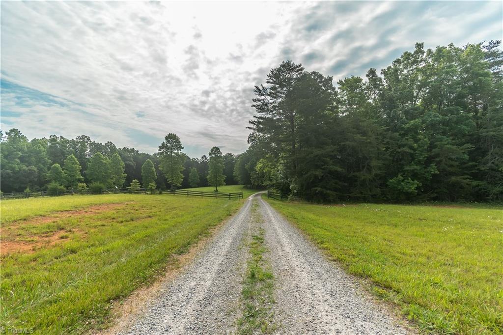 1189 Lane Farm Road Pinnacle, NC 27043 - Photo 6 of 30
