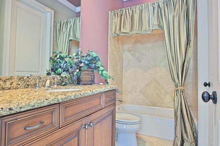7660 Via Flores Way Boca Raton, FL 33487 - Photo 10 of 24 GUEST BATHROOM
