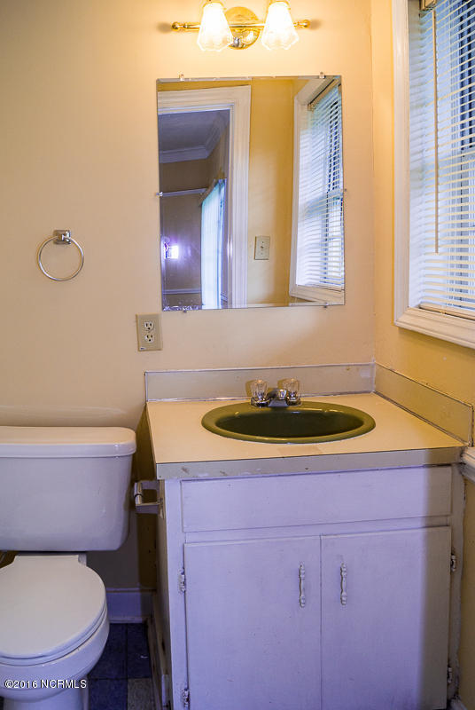 1636 Anderson Road Greenville, NC 27834 - Photo 11 of 33 BATHROOM