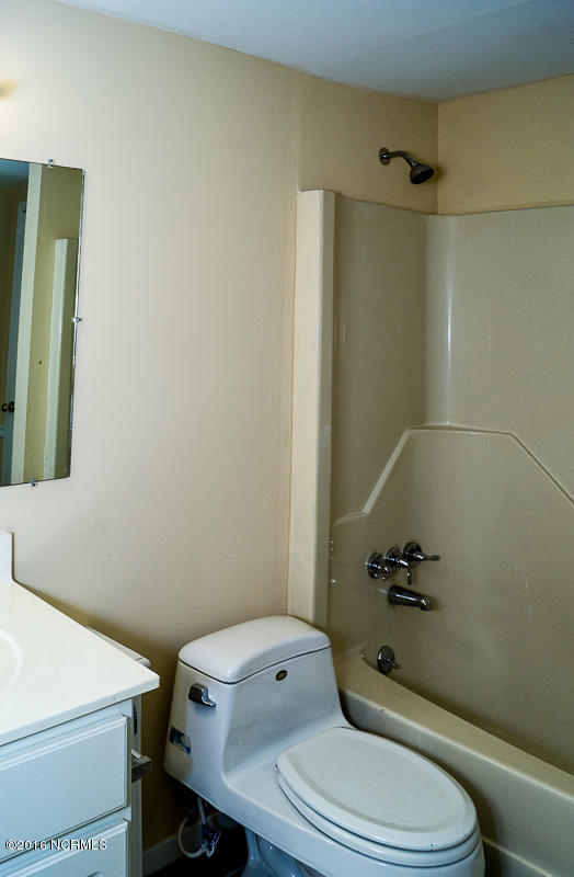 1636 Anderson Road Greenville, NC 27834 - Photo 14 of 33 BATHROOM