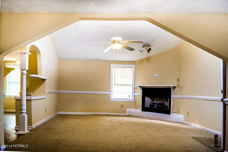 1636 Anderson Road Greenville, NC 27834 - Photo 20 of 33 SECOND LIVING ROOM