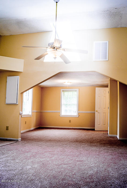 1636 Anderson Road Greenville, NC 27834 - Photo 21 of 33 SECOND LIVING ROOM