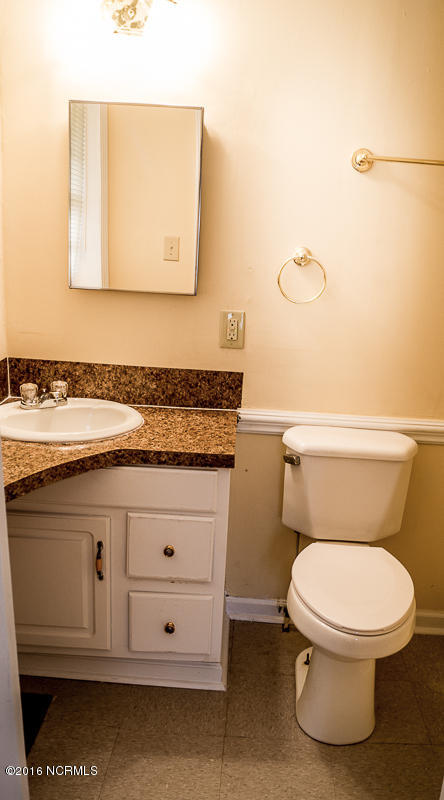 1636 Anderson Road Greenville, NC 27834 - Photo 22 of 33 BATHROOM
