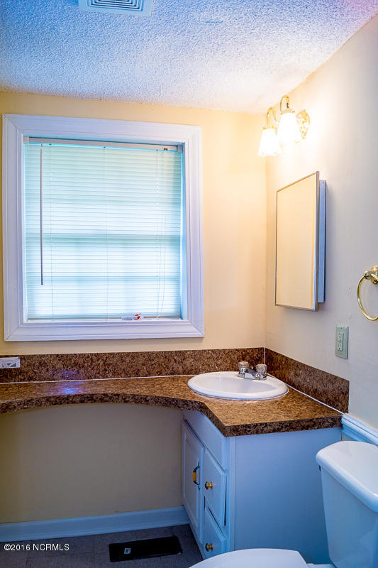 1636 Anderson Road Greenville, NC 27834 - Photo 25 of 33 BATHROOM