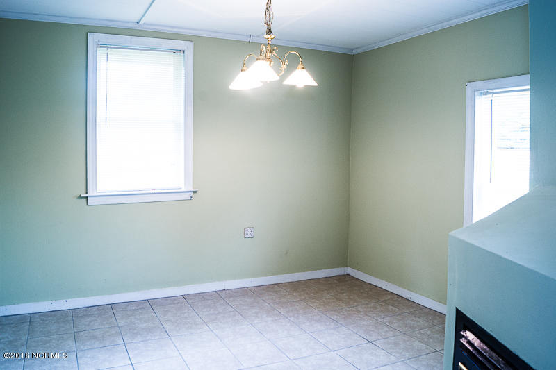 1636 Anderson Road Greenville, NC 27834 - Photo 27 of 33 SECOND LIVING ROOM