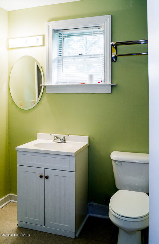 1636 Anderson Road Greenville, NC 27834 - Photo 32 of 33 BATHROOM