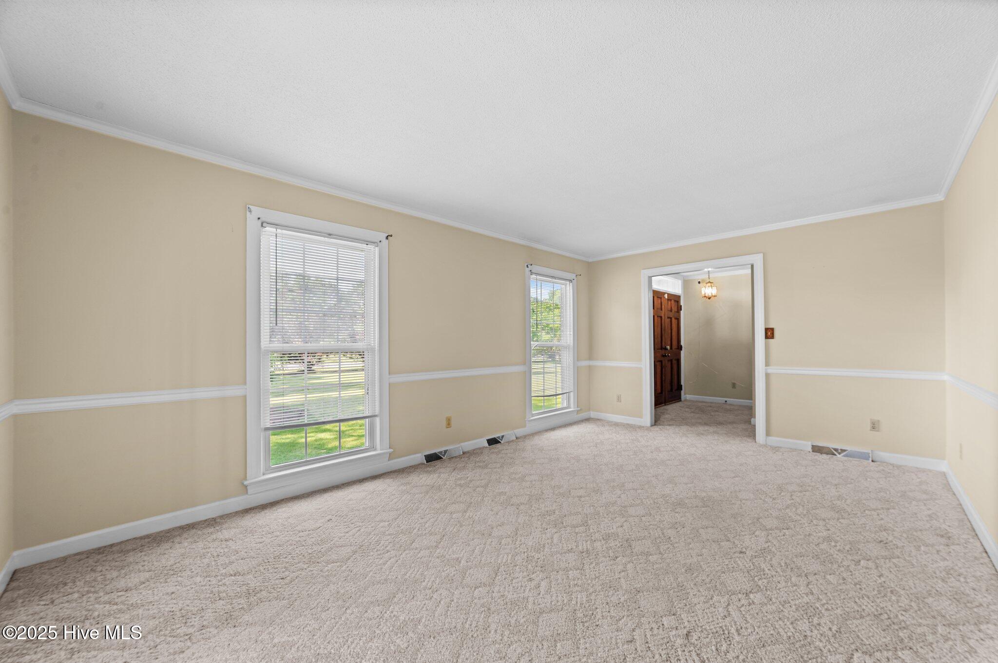 6715 Clarks Neck Road Washington, NC 27889 - Photo 11 of 53 Living Area