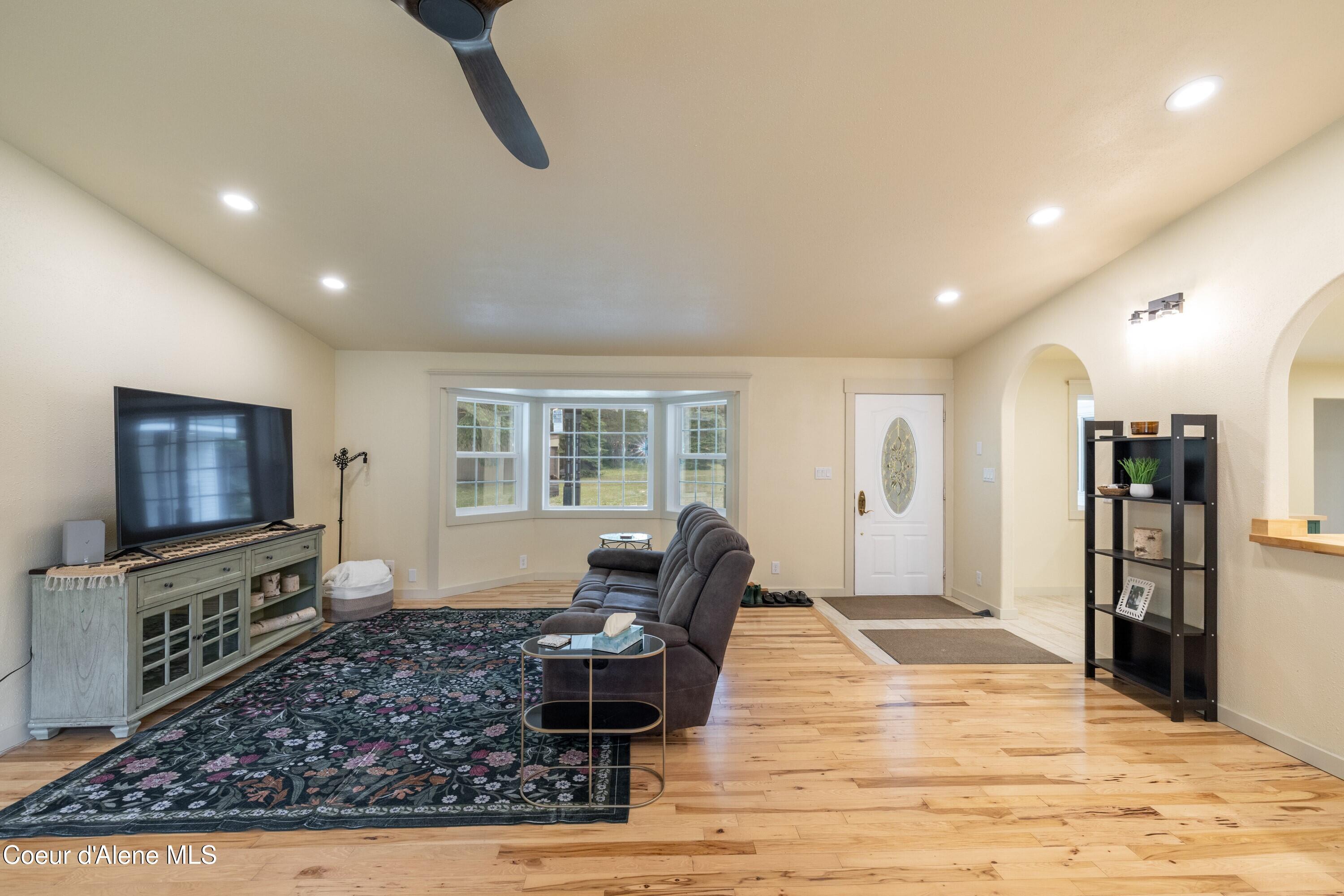 8924 East Black Bear Road Athol, ID 83801 - Photo 5 of 29 004_Living Room