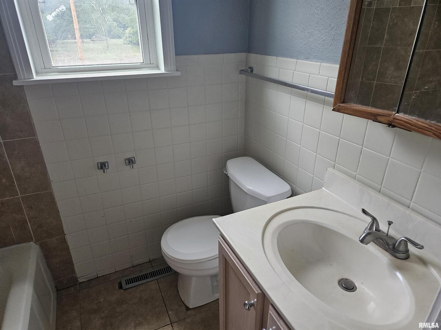 101 East Webster Street Benton, IL 62812 - Photo 13 of 29