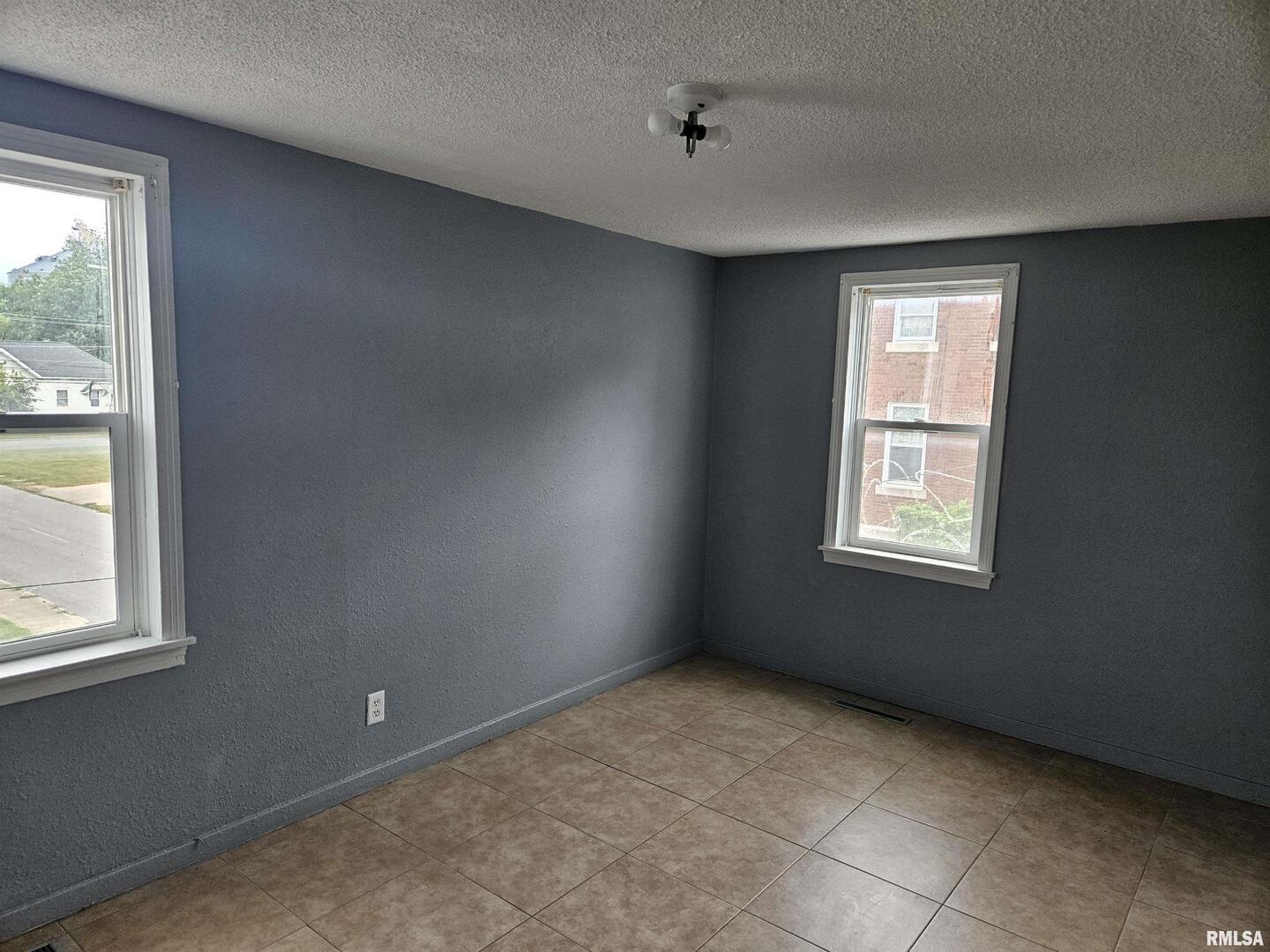 101 East Webster Street Benton, IL 62812 - Photo 14 of 29