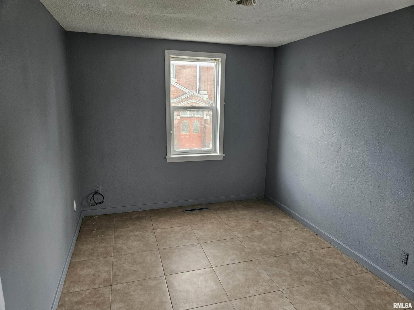 101 East Webster Street Benton, IL 62812 - Photo 15 of 29