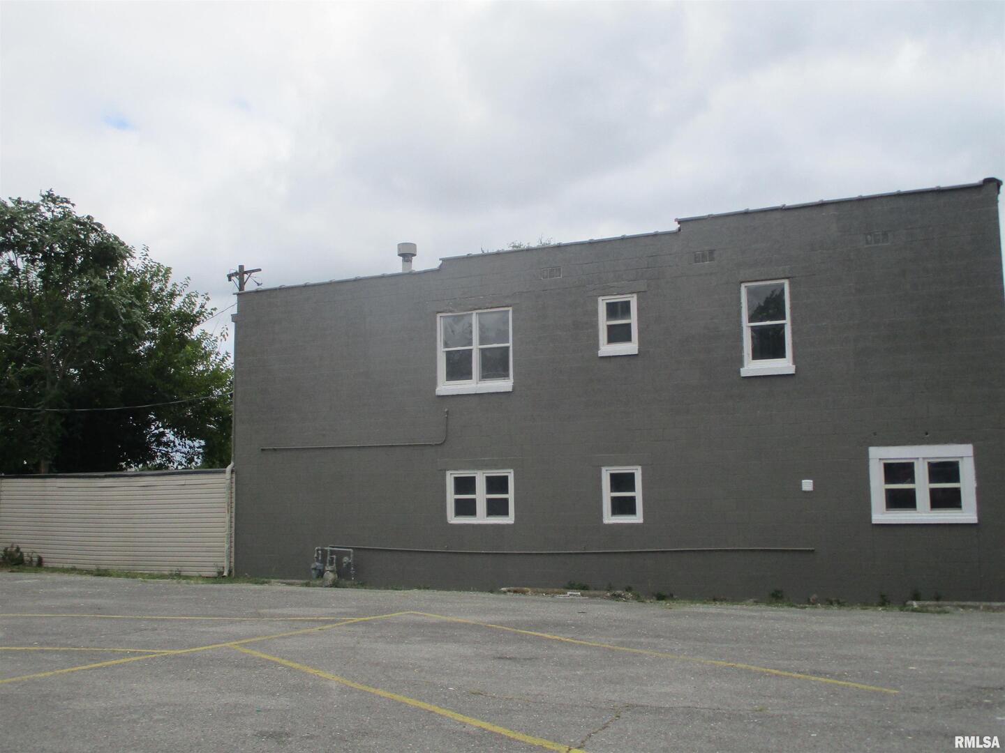 101 East Webster Street Benton, IL 62812 - Photo 3 of 29