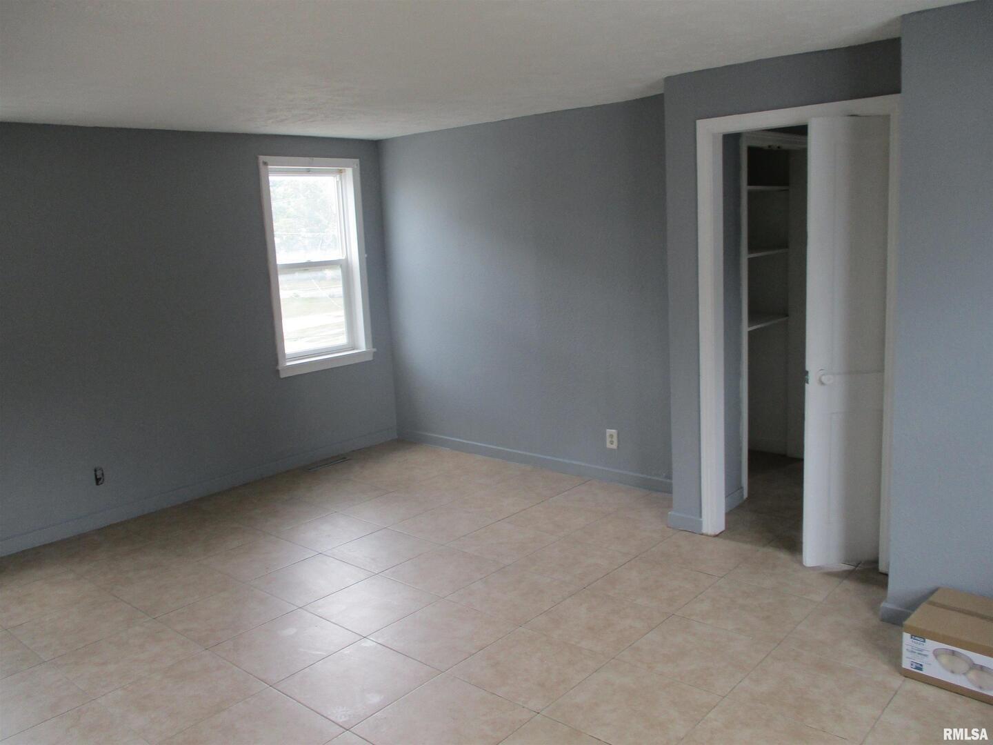 101 East Webster Street Benton, IL 62812 - Photo 5 of 29