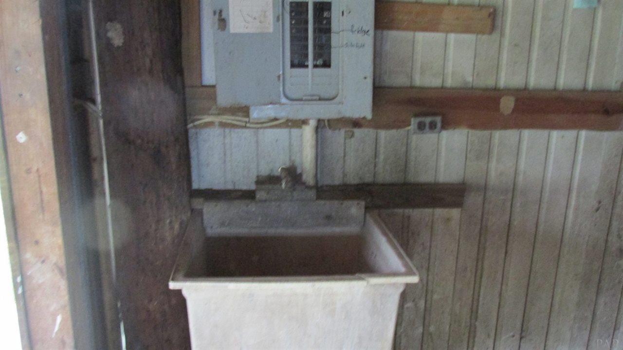 240 Madrid Road Cantonment, FL 32533 - Photo 20 of 23