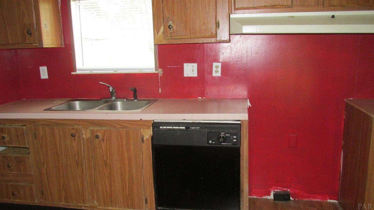 240 Madrid Road Cantonment, FL 32533 - Photo 6 of 23