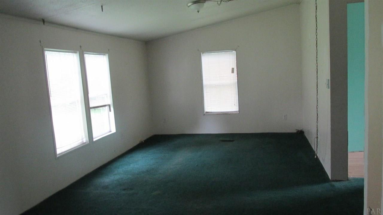 240 Madrid Road Cantonment, FL 32533 - Photo 8 of 23