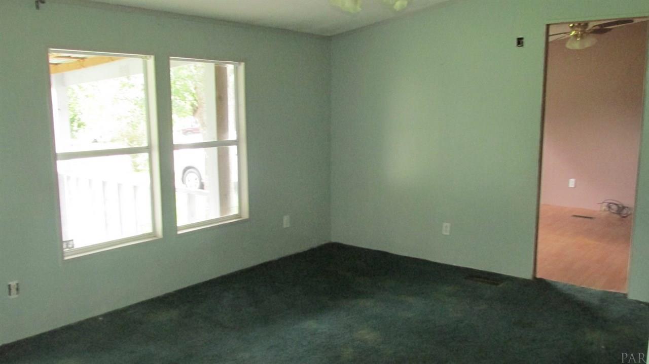 240 Madrid Road Cantonment, FL 32533 - Photo 9 of 23
