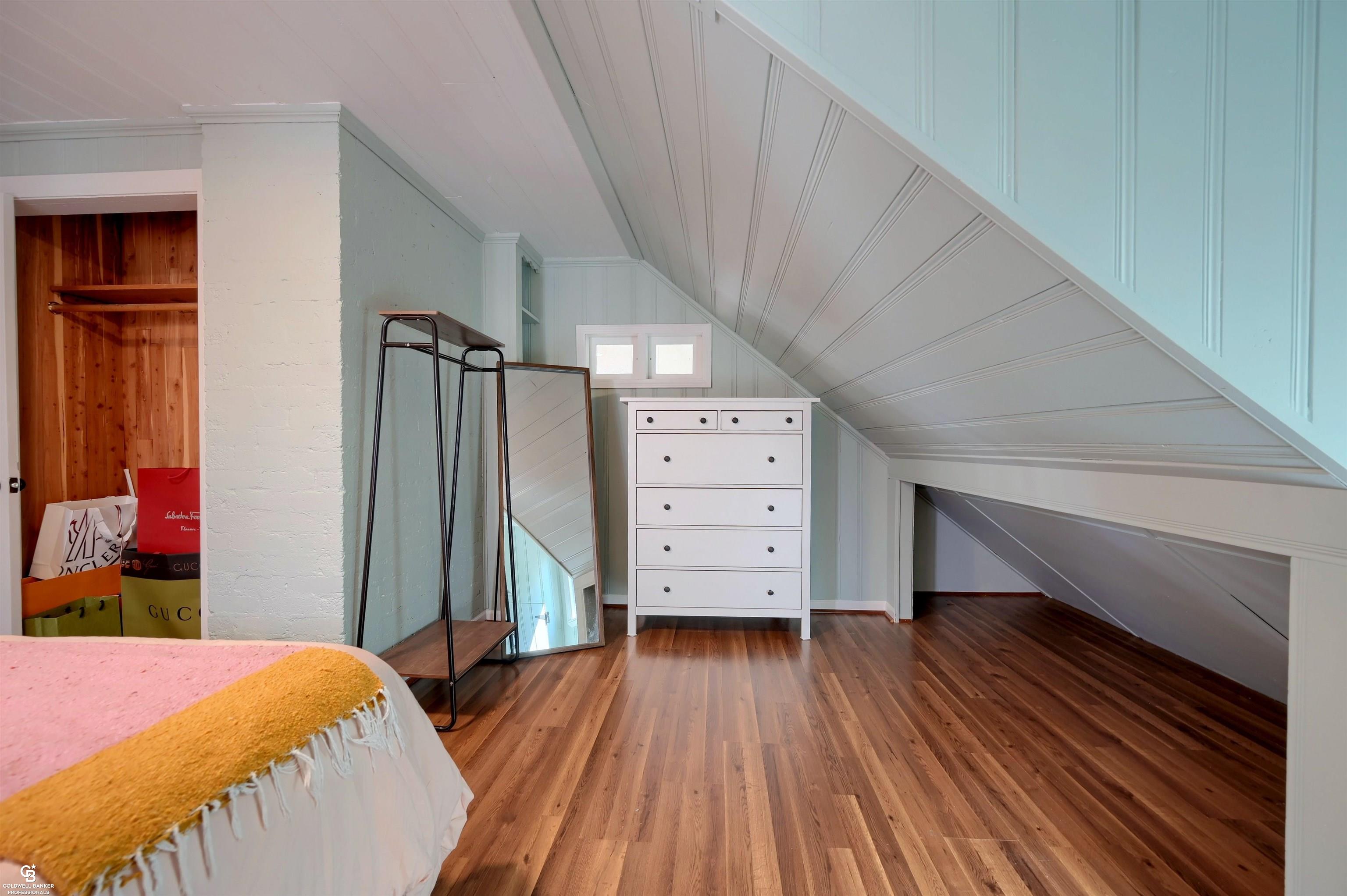 1496 Roslyn Road Grosse Pointe, MI 48236 - Photo 20 of 36 50121255-19.JPG