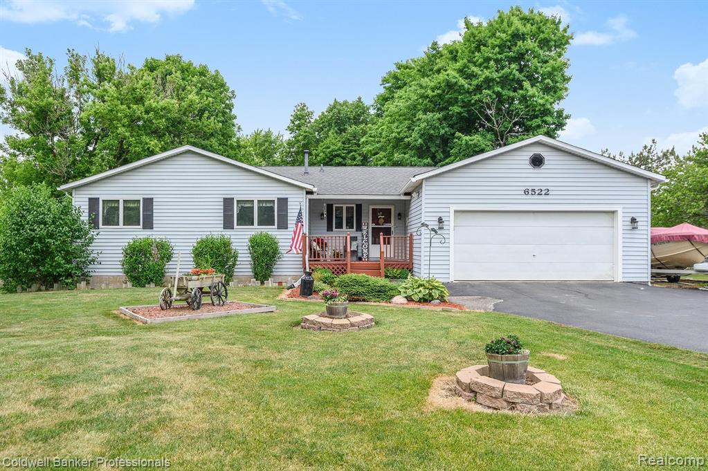 6522 East River Road Flushing, MI 48433 - Photo 1 of 29